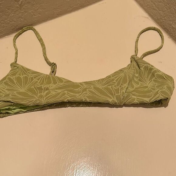Andie Molokai Womens Small Bikini Swim Top Green Textured Floral Print NWOT - Picture 1 of 4